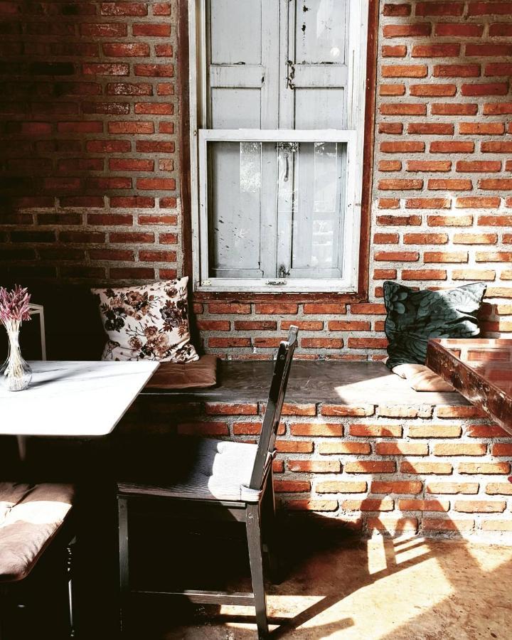 Baan Mae Khian Cafe & Boutique Hotel Ayutthaya Extérieur photo