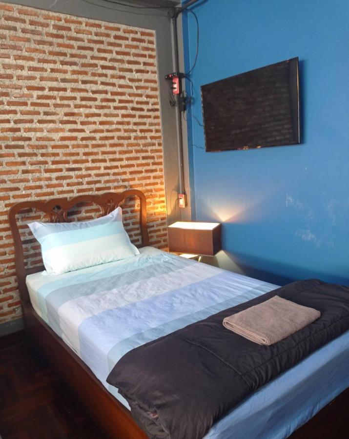 Baan Mae Khian Cafe & Boutique Hotel Ayutthaya Extérieur photo